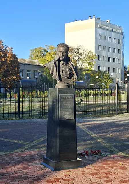 Памятник Павлу Судоплатову